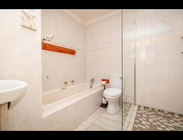 2 BEDROOM TOWNHOUSE FOR SALE IN RANGE VIEW